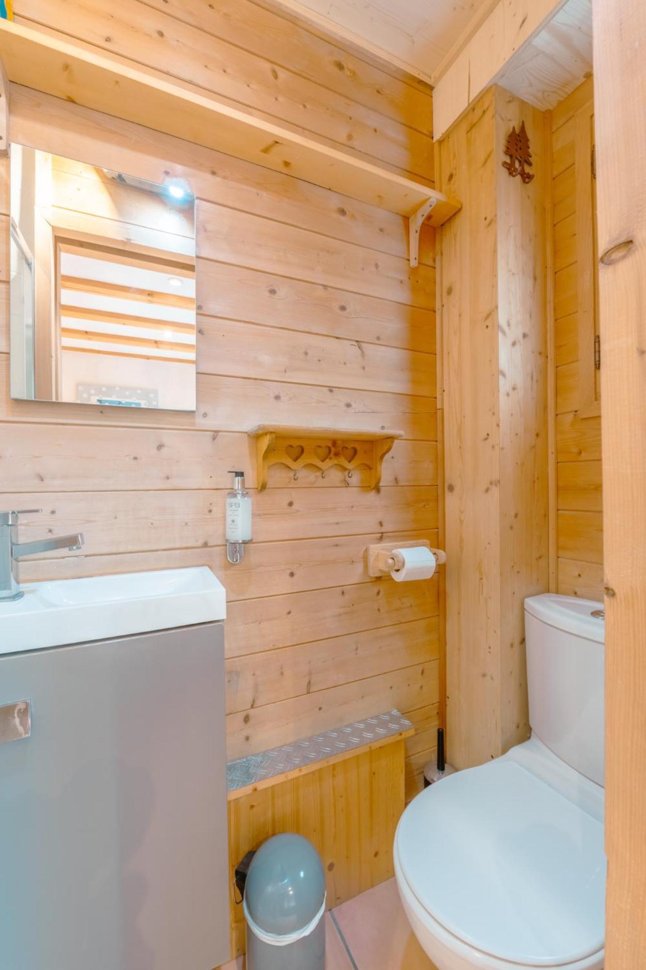Chalet Muguet Gauche With Hot Tub Sleeps 10 Central Morzine Exterior photo